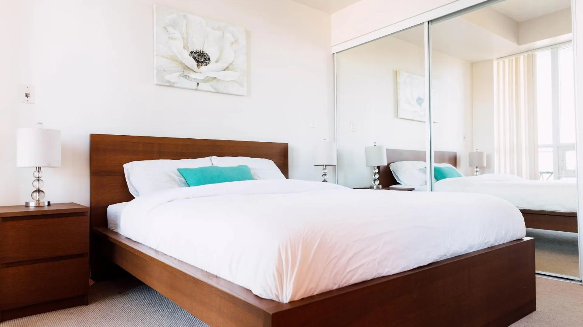 Sarkar Suites - Maple Leaf Square location