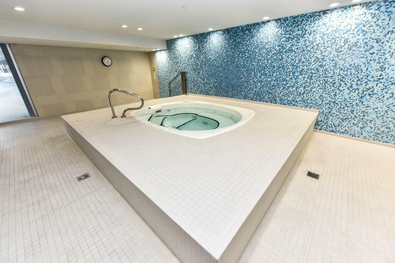Sarkar Suites - Maple Leaf Square Toronto Apartment