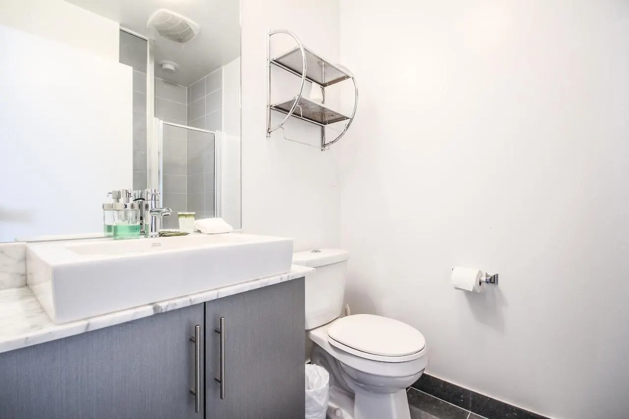Sarkar Suites - Maple Leaf Square Toronto Apartment