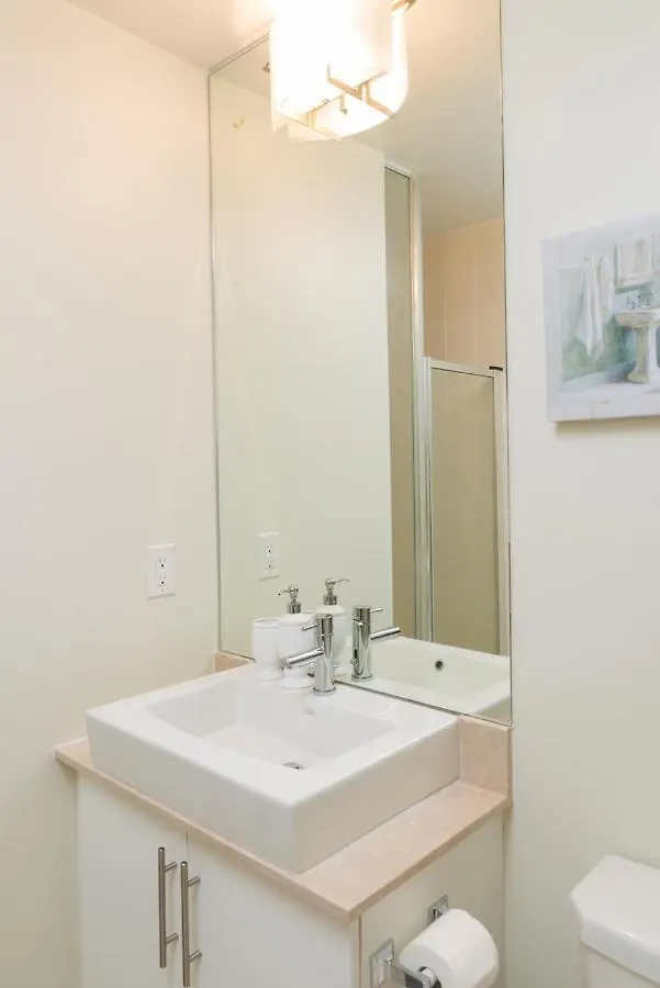 Sarkar Suites - Maple Leaf Square Toronto 0*,